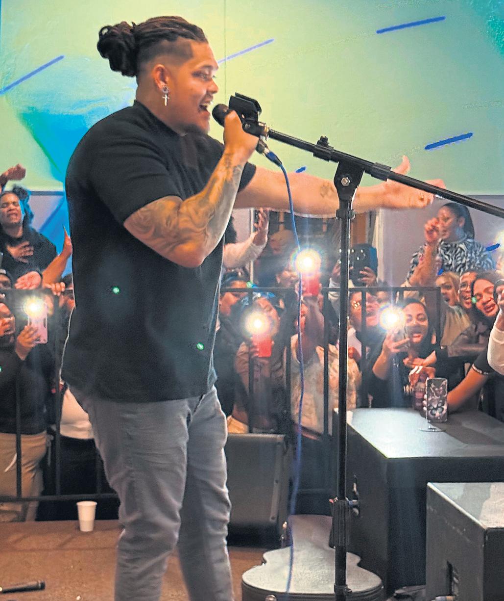 BRANDON LEEF SY DROOM UIT