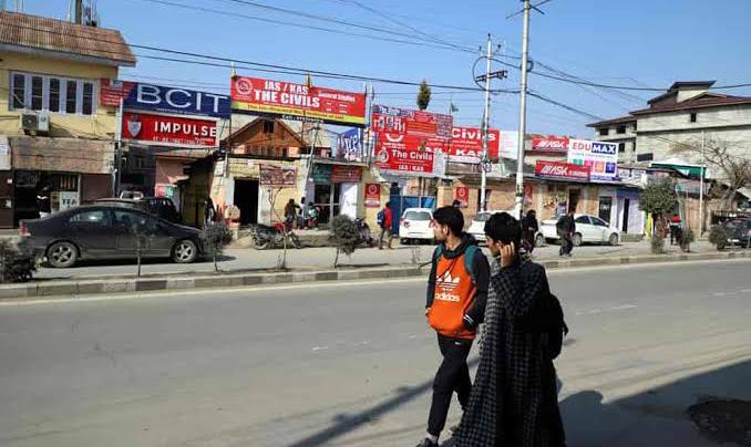 Parray Pora and the Paradox of Possibilities