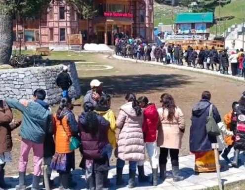 Tourists Praise Hospitality, Urge Others To Experience Kashmir’s Beauty