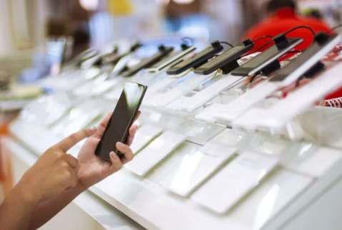 India's Smartphone Exports Soar, Surpassing Petroleum, Diamonds In FY25