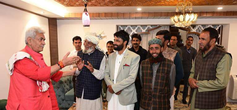 LG Visits Sonamarg, Interacts With Stakeholders