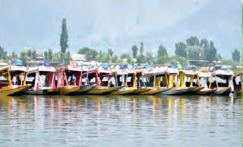 Sakeena Itoo Flags Off 6th Aryans Shikara Race In Srinagar