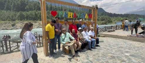 After Reopening Of Parks, Tourist Rush Returns To Pahalgam