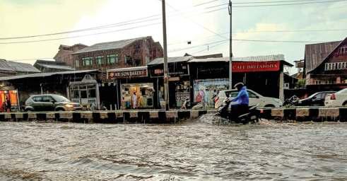 Kashmir Gets Much-Needed Downpour