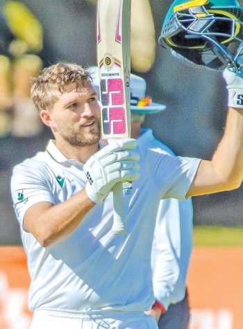South Africa's Mulder Lets 'Legend' Lara Keep Record 400