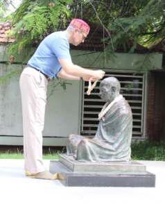 CM Omar Pays Tribute To Mahatma Gandhi At Sabarmati Ashram