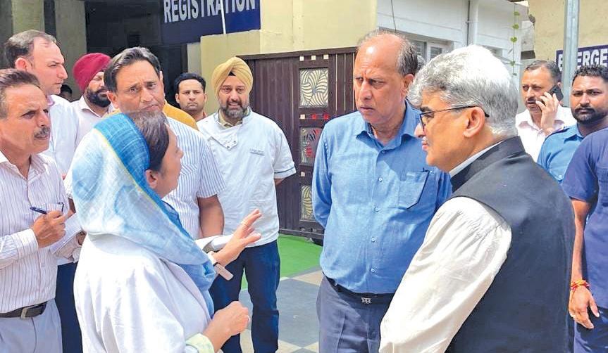 CS Inspects Jammu's Premier Health Institutions