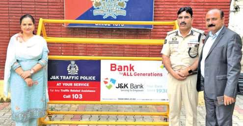 J&K Bank Provides Tranche Of Barricades To Jammu Traffic Police