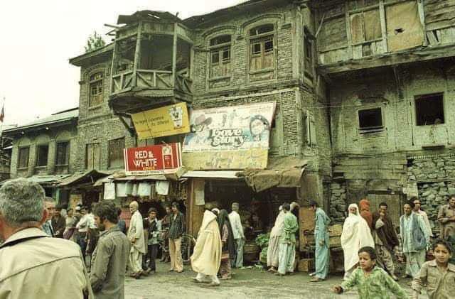 Kashmir's Vanishing Neighbourhoods
