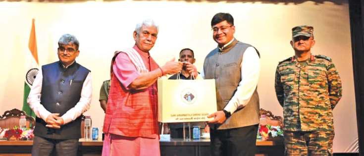 LG Felicitates Officers Of SASB, Admin For Successful Conduct Of Amarnath Yatra-2025