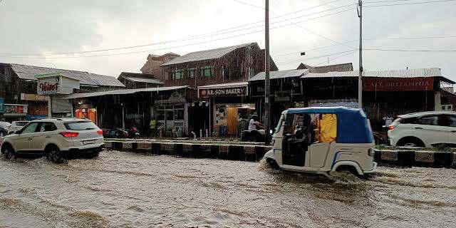 When Srinagar Wakes to Water