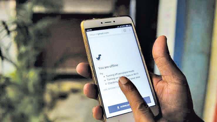 When Kashmir Went Offline
