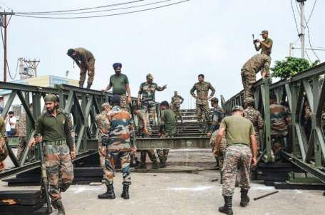 Army Restores Traffic On Tawi Bridge In 12 Hrs