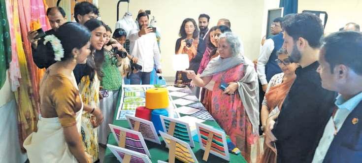 Union Textiles Secretary Reviews Handicrafts & Handloom Sectors