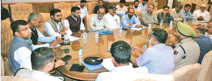 Div Com Assures Evacuation Of Stranded Fruit-Laden Trucks