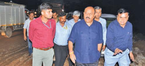 Dy. CM Visits Affected Stretch Of NH-44 At Thard Udhampur