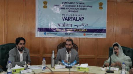 PIB Srinagar Organises ‘Vartalap’ Media Workshop At Pulwama