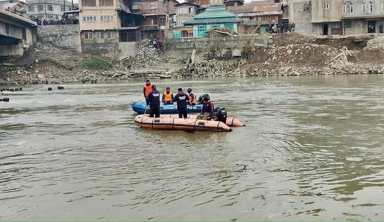 Search Continues for Bandsaw Mill Worker Who Jumped into Jhelum