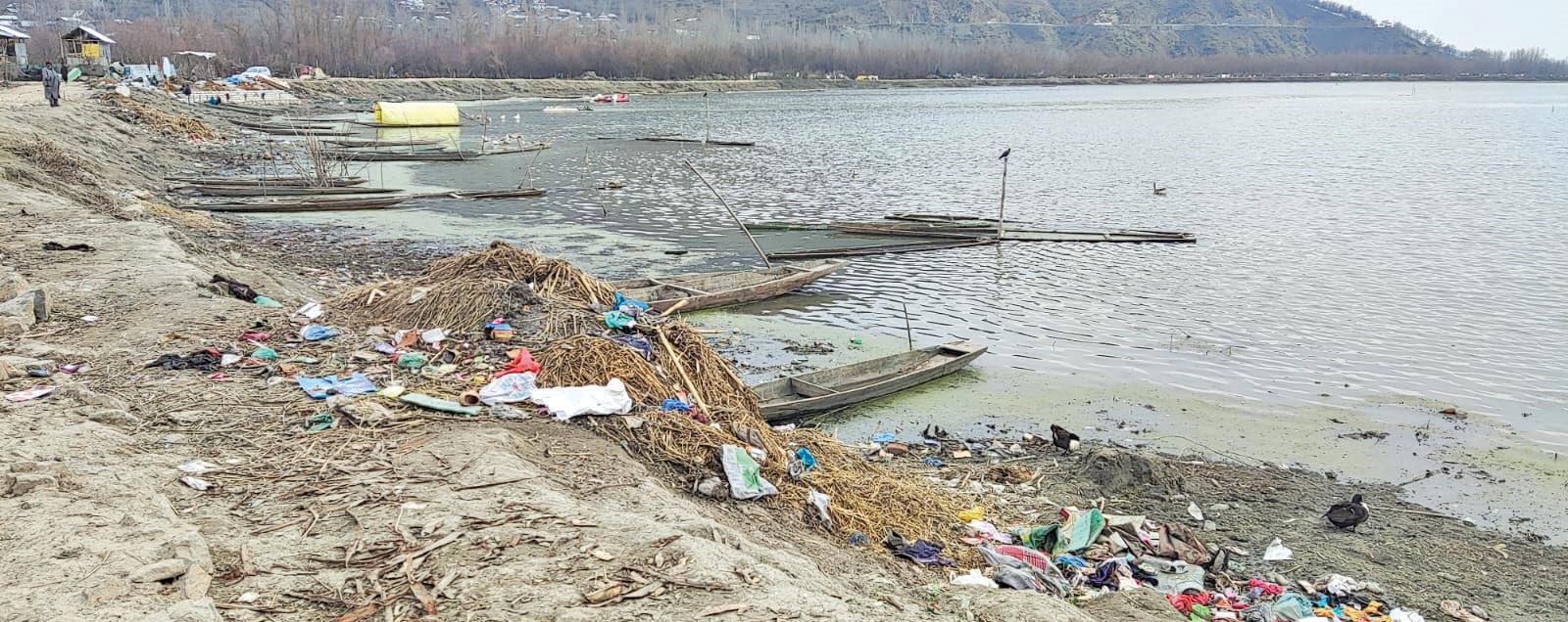 Wular Lake Faces Growing Threat from Waste Along Shores