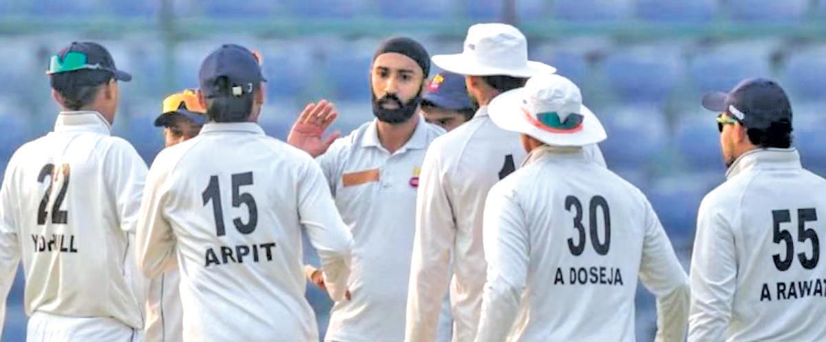 Simarjeet's Triple Blow Puts J&K On Back Foot Against Delhi