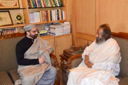 Sri Sri Ravi Shankar Meets Mirwaiz Umar Farooq