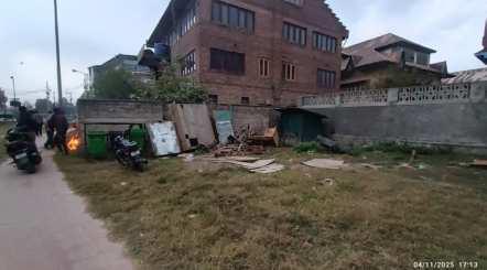 Neglect Turns Khanyar Park into Eyesore