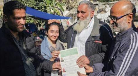 Human Chain Of Compassion Jammu Man's Compassion Wins Him Kanal Gift From Kashmiri Businessman