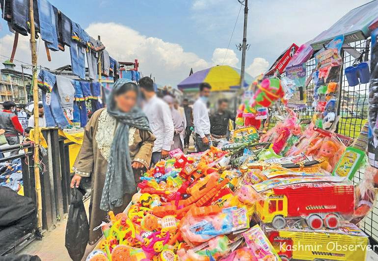Inside Srinagar’s 2-Km Sunday Economy