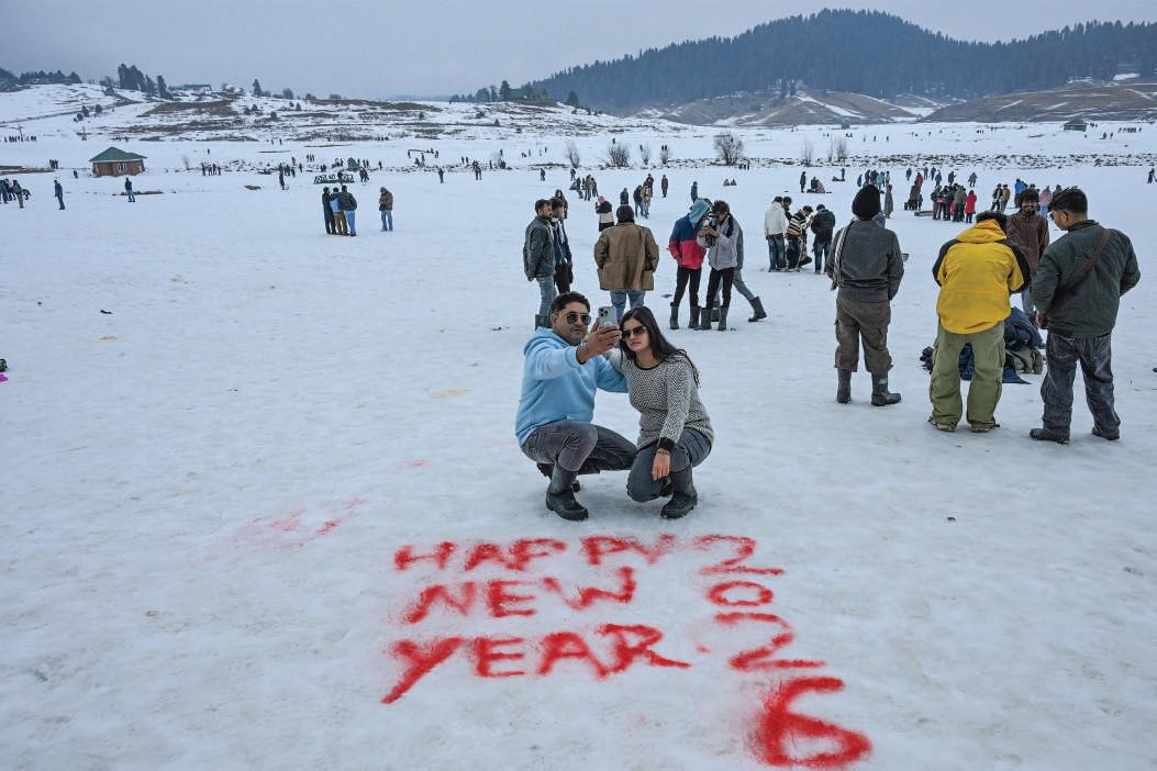 Srinagar Stays Dry: Rain, Snow Forecast Misses Plains