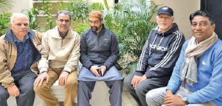 Mirwaiz Visits Bhushan Bazaz’s Residence, Offers Condolences