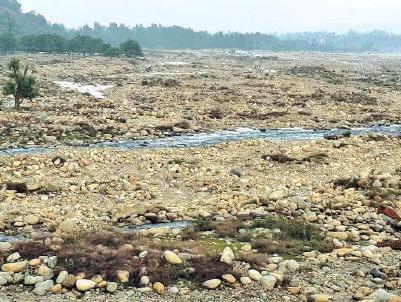 Kulgam's Veshow Nallah Runs Dry