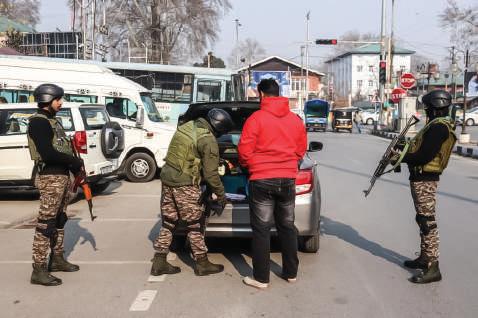 Republic Day: Frisking, Vehicle Checks Intensified Across Kashmir