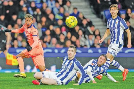 Barcelona’s 1l-Game Winning Run Ends in 2-1 Loss