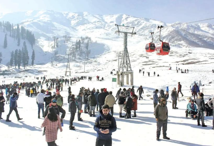Snow Draws Tourists, Gulmarg Reaches Full Capacity