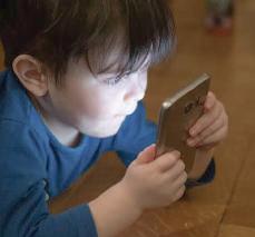 Survey Suggests Age Limit For Social Media, Fewer Online Classes