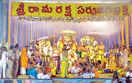 భద్రాద్రిలో 'వైకుంఠ' శోభ