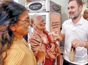 కెవెంటర్స్లో రాహుల్ గాంధీ కోల్డ్కఫీ తయారీ
