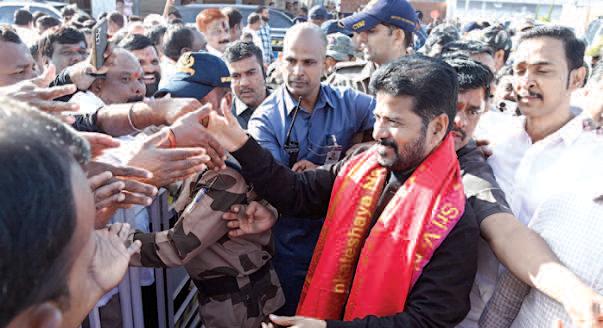 హైదరాబాద్కు చేరుకున్న సిఎం రేవంత్