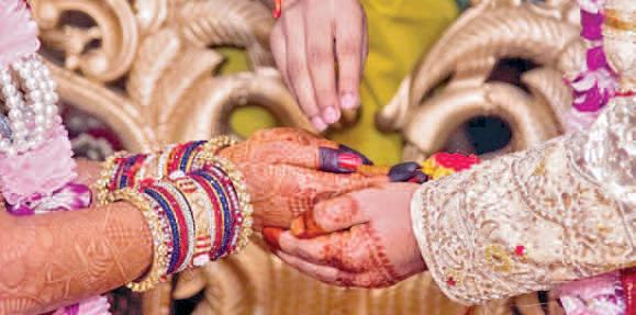 సంతల్లో అద్దెకు మహిళలు!