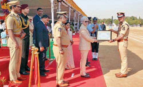 13 మంది అధికారులకు ప్రభుత్వ అవార్డులు