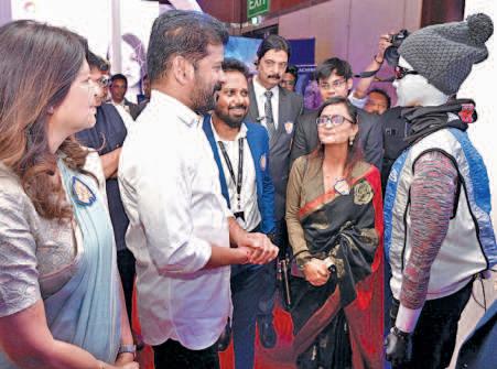 రోబోతో ముఖ్యమంత్రి రేవంత్ ముచ్చట్లు
