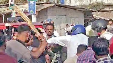 కాంగ్రెస్ ఎంపిపై క్రికెట్ బ్యాట్తో దాడి