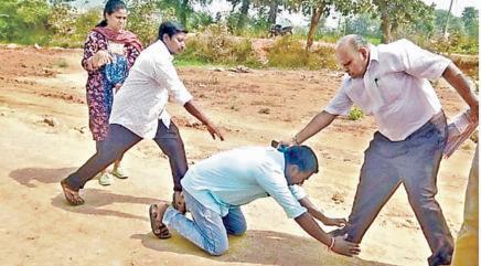 బాంచెన్.. కాల్మొక్తా! .. ప్రాధేయపడినా రైతుకు దిక్కులేదా?