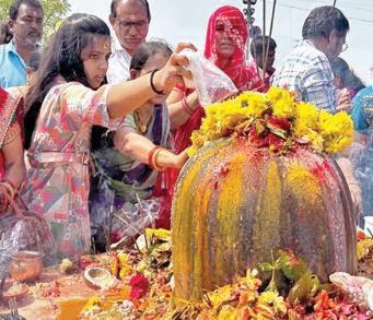 శివనామ స్మరణతో మార్మోగిన కీసర గుట్ట
