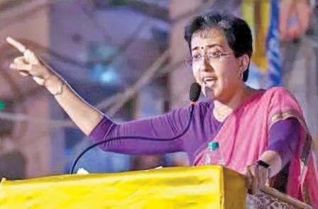 ఆప్ ఎమ్మెల్యేలను అడ్డుకొన్న పోలీసులు