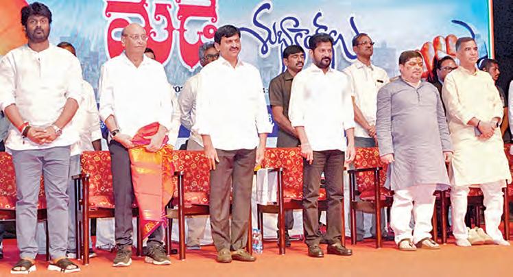 ఆర్టీసీ కార్మికులు సమ్మె ఆలోచన వీడండి