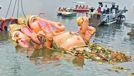 వైభవంగా మహా నిమజ్జనం