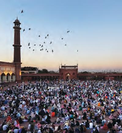 «جمعة الوداع» وموائد الإفطار تزين أجواء رمضان في الهند