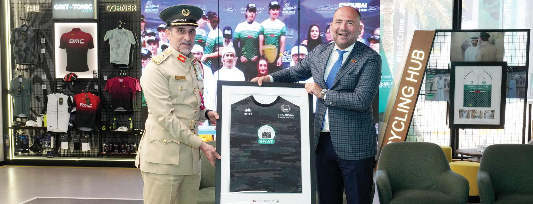 القائد العام لشرطة دبي يبحث تعزيز التعاون مع سفير ألبانيا لدى الدولة