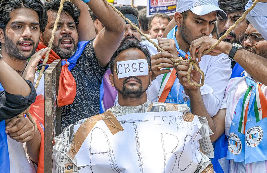 അടിമുടി വീഴ്ച